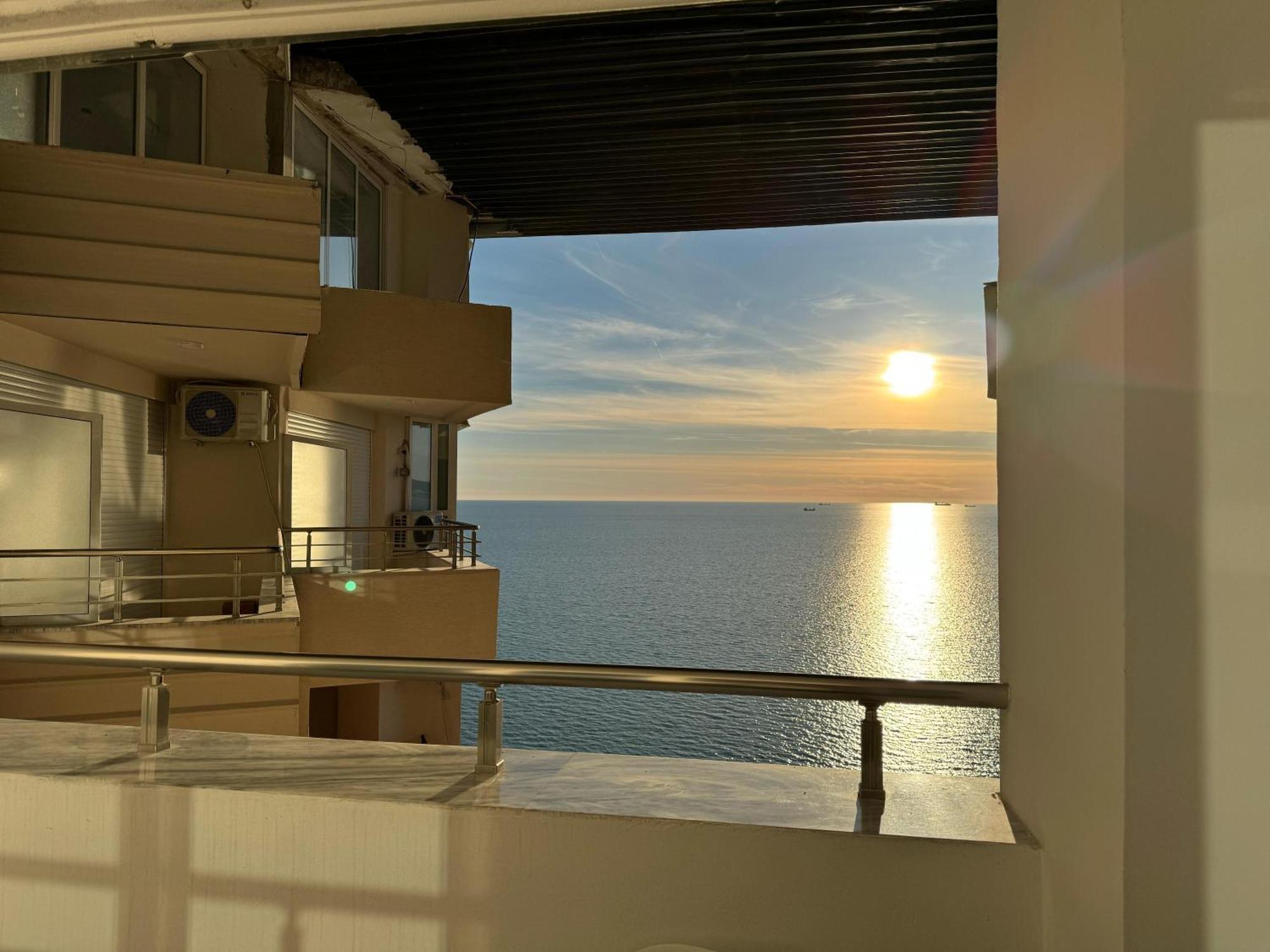 Beachfront Marilyn Durrës Exterior foto